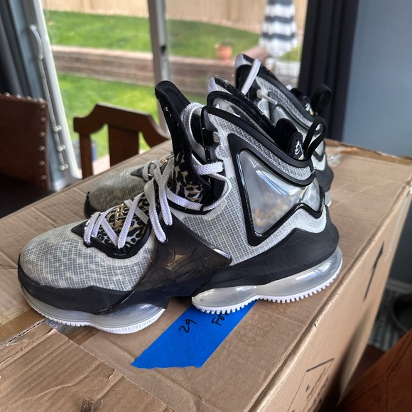 Lebron James XIX Men’s Basketball Shoe - Picture 1 of 10